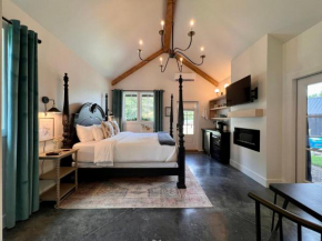 New Creekside Villa Perfect for a Couples Escape
